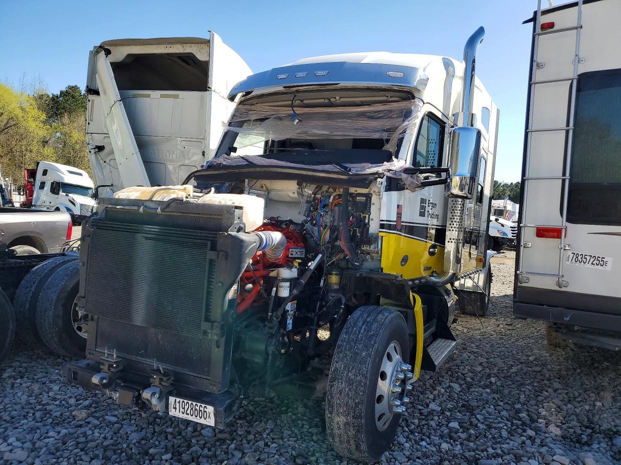 2022 Kenworth T680 Semi Truck
