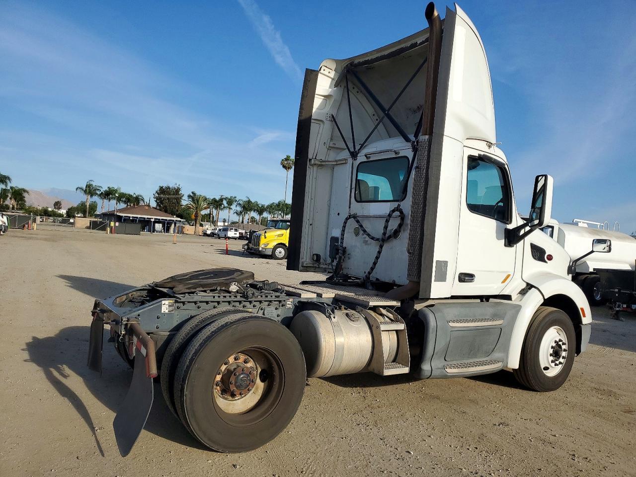 2017 Peterbilt 579 Semi Truck