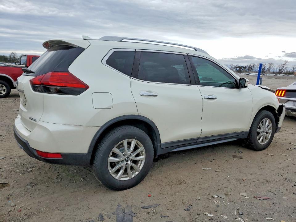 2017 Nissan Rogue sv