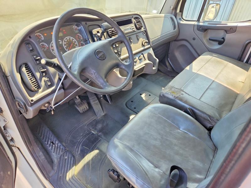 2015 Freightliner Business Class M2 Flatbed Truck