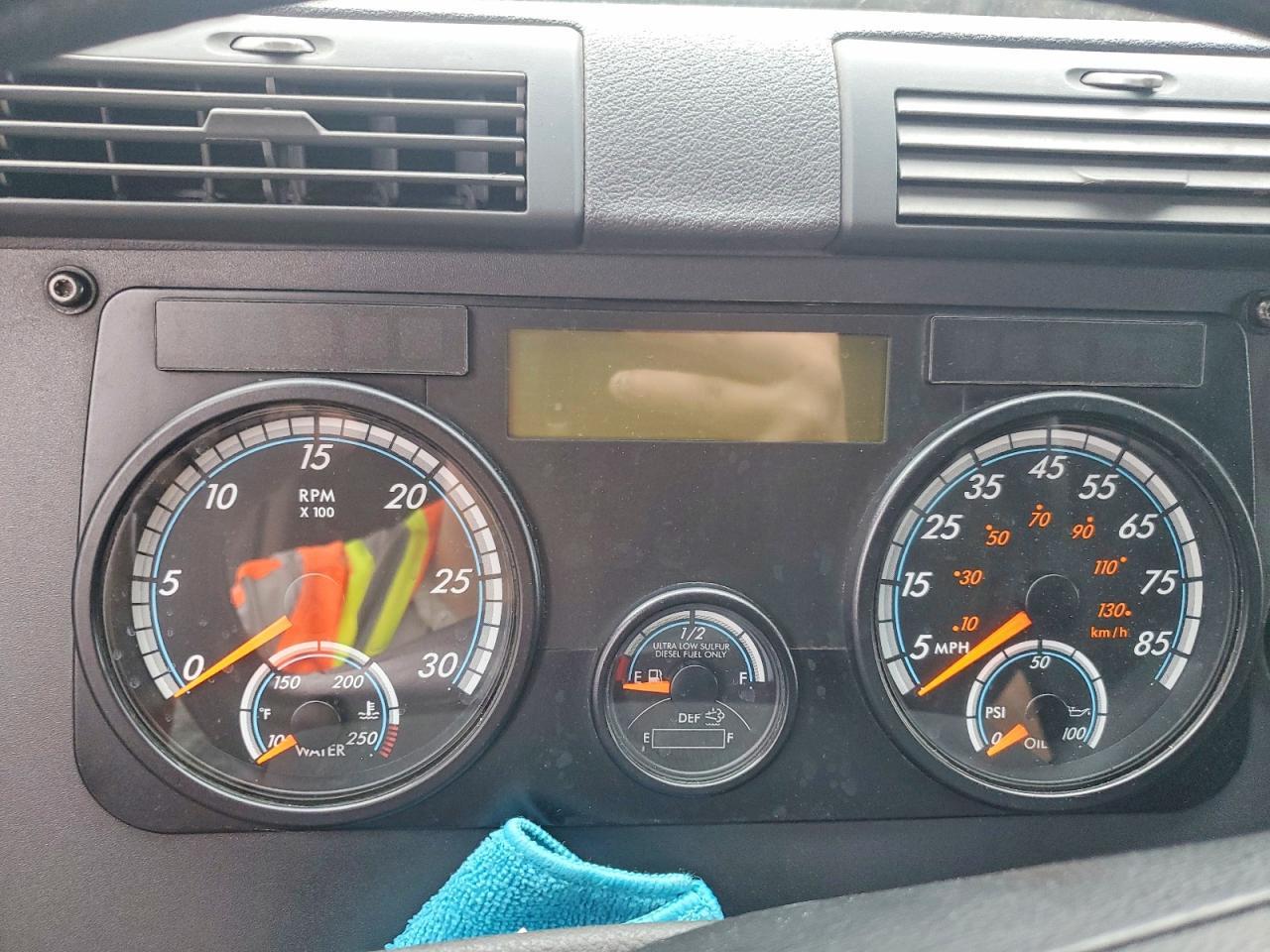 2018 Freightliner Cascadia 125 Semi Truck