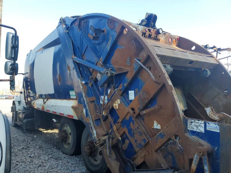 2005 International 7400 Refuse Truck