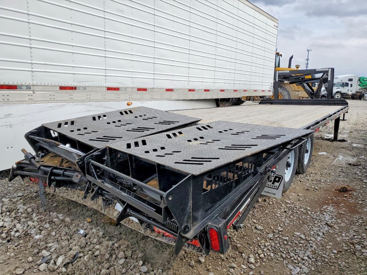 2025 CMI 2025 Corn PRO 20+5 Equipment Trailer