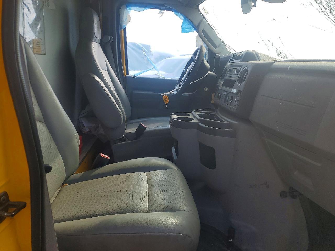 2022 Ford E350 BOX Truck