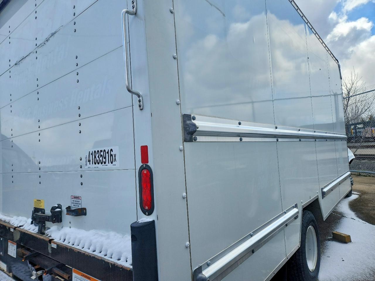 2022 GMC Savana BOX Truck