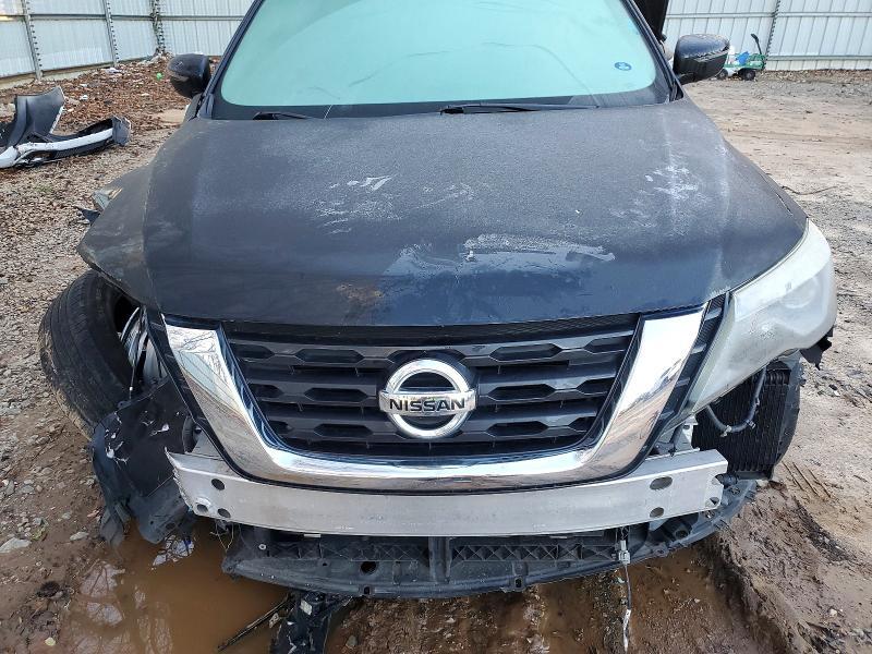 2017 Nissan Pathfinder sv