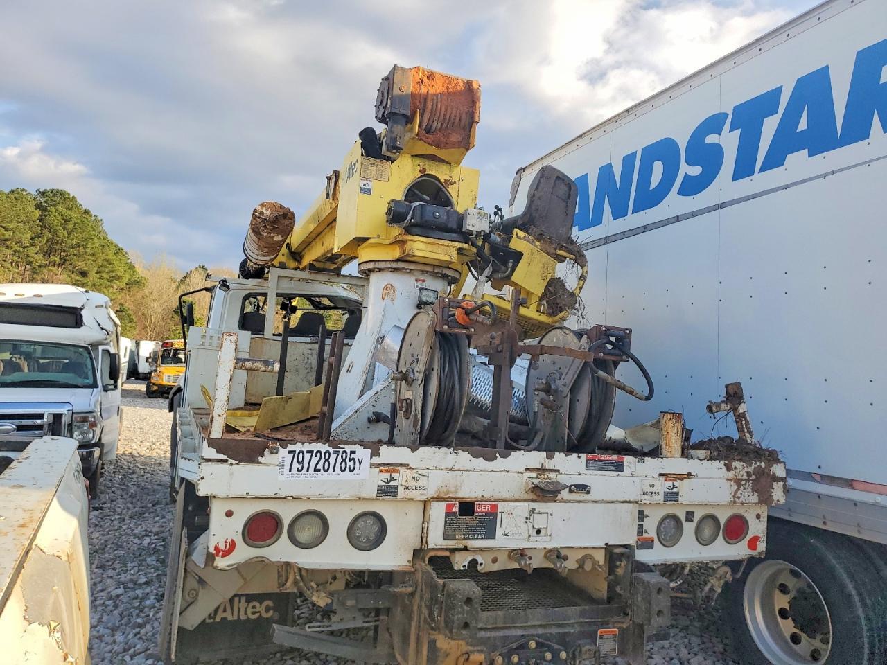 2017 International 7300 Digger Derrick Truck