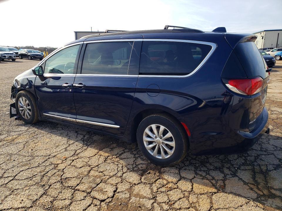 2017 Chrysler Pacifica Touring l