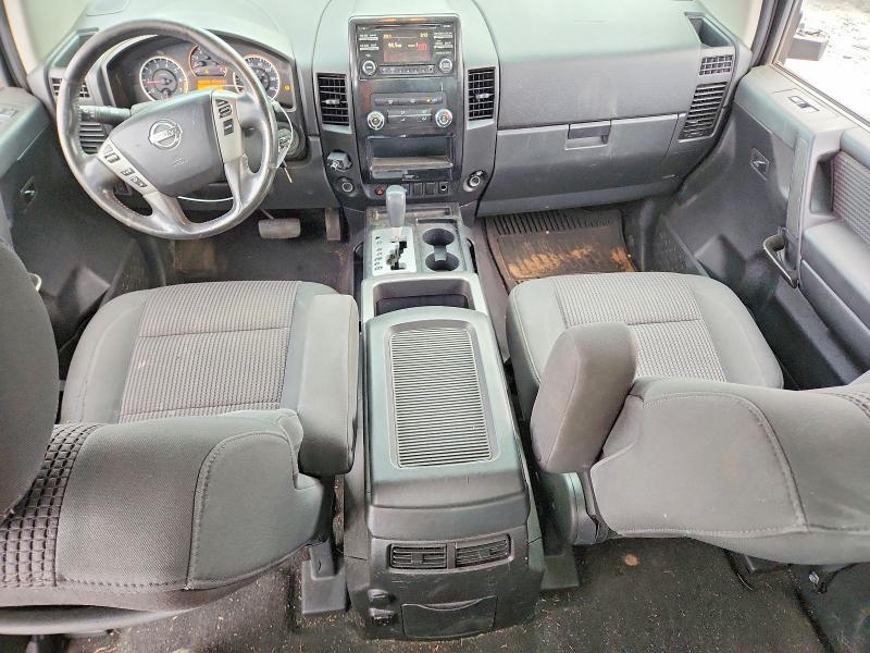 2014 Nissan Titan SV