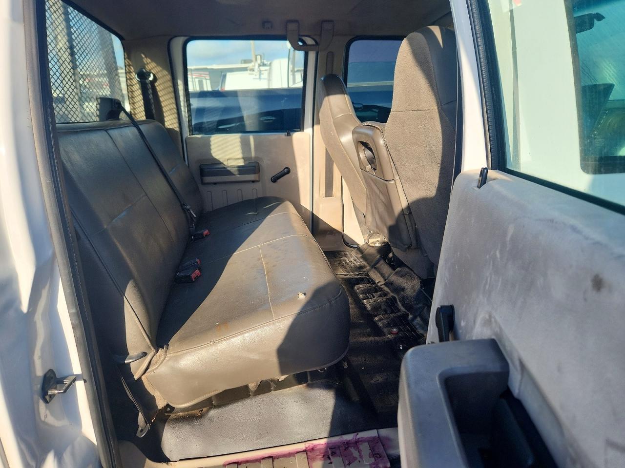 2009 Ford F350 Super Duty Flatbed Truck