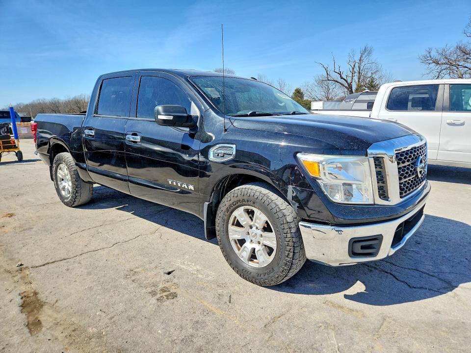 2017 Nissan Titan SV