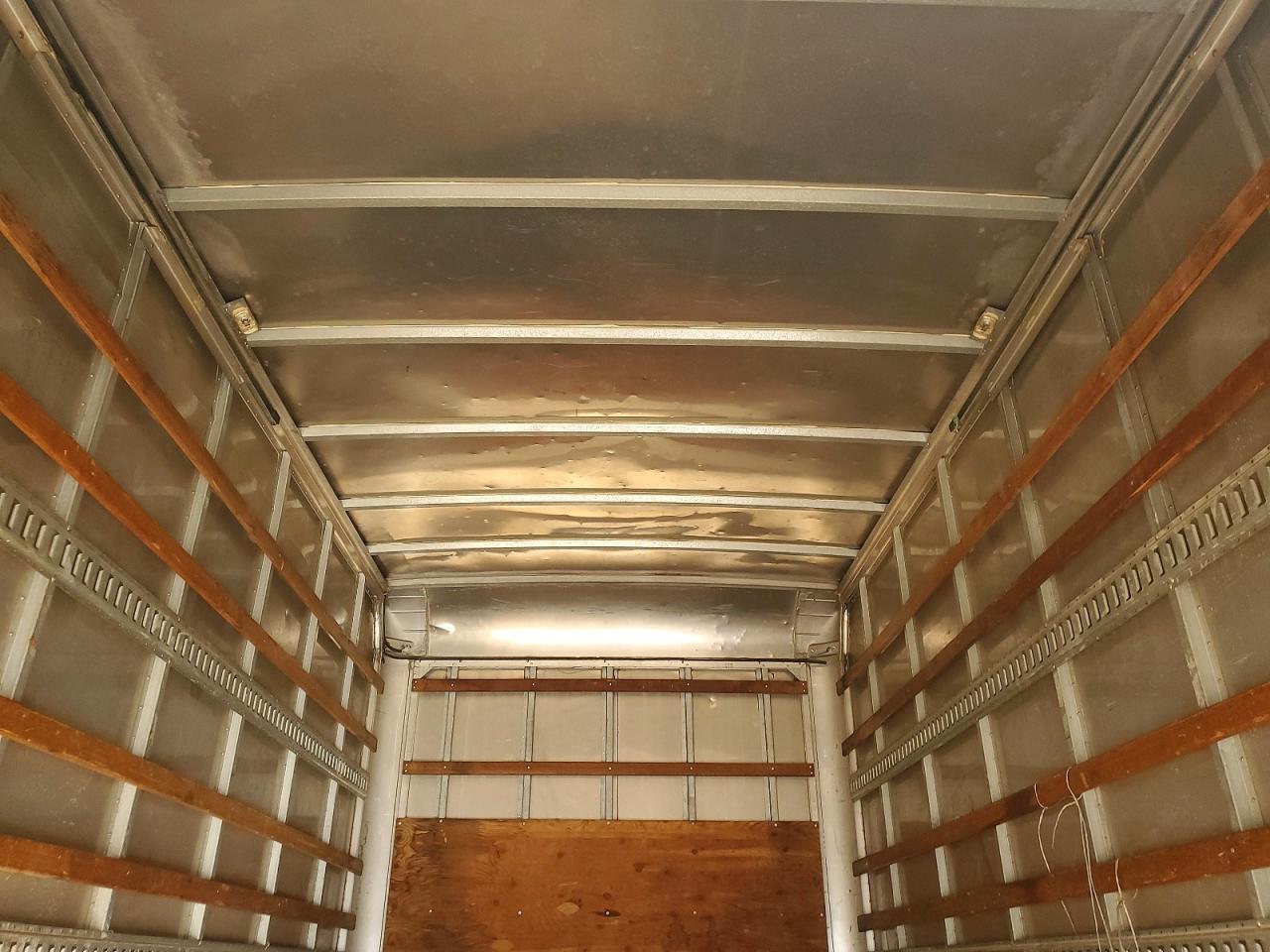 2001 Isuzu NPR HD BOX Truck