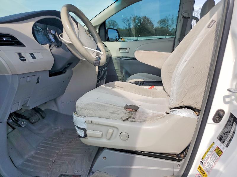 2011 Toyota Sienna le 8-passenger