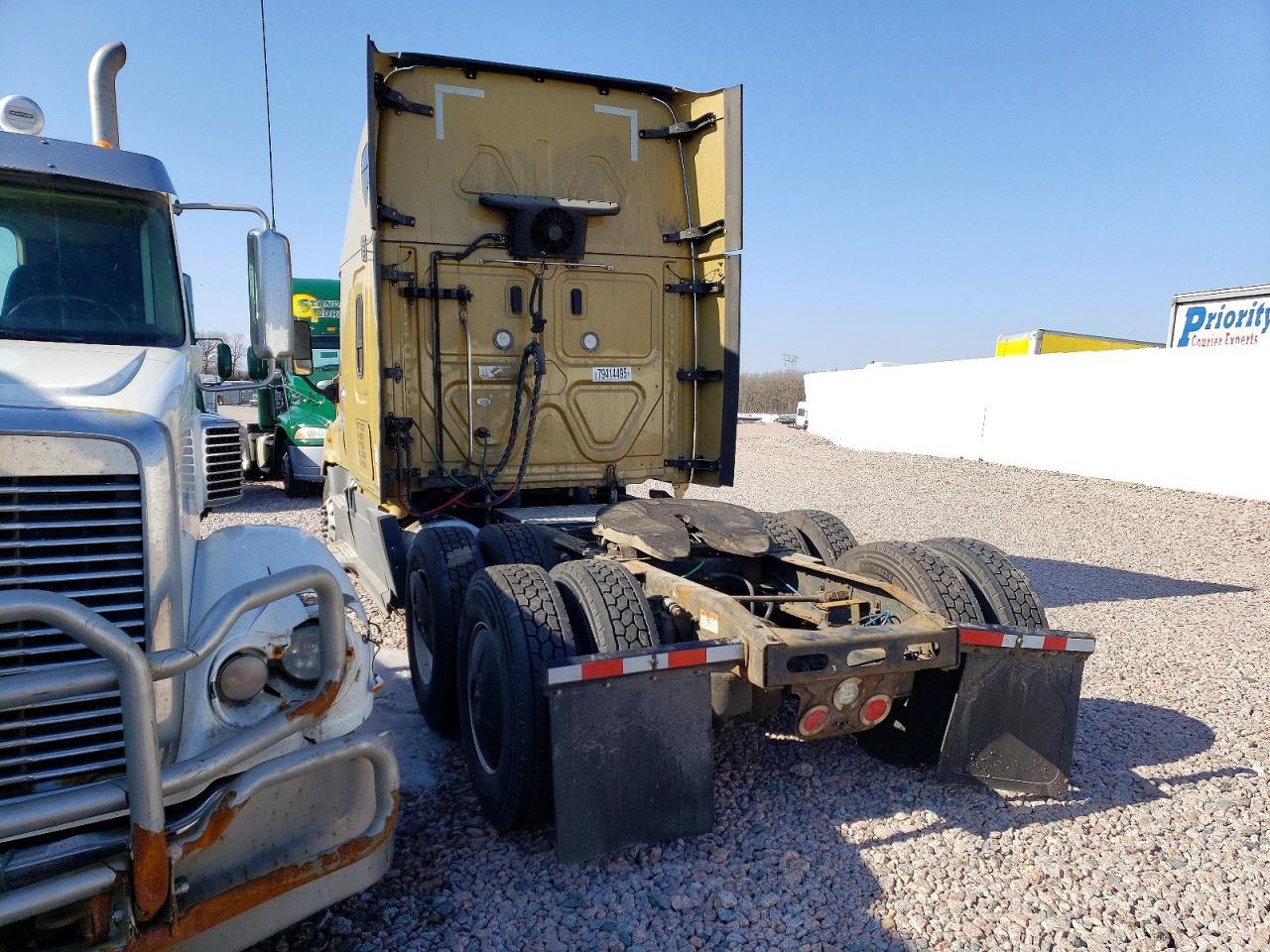 2018 Freigliner 2018 Freightliner Cascaia 113 Semi Truck