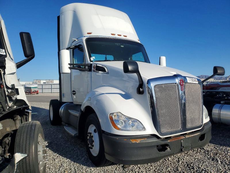 2016 Kenworth T680 Semi Truck