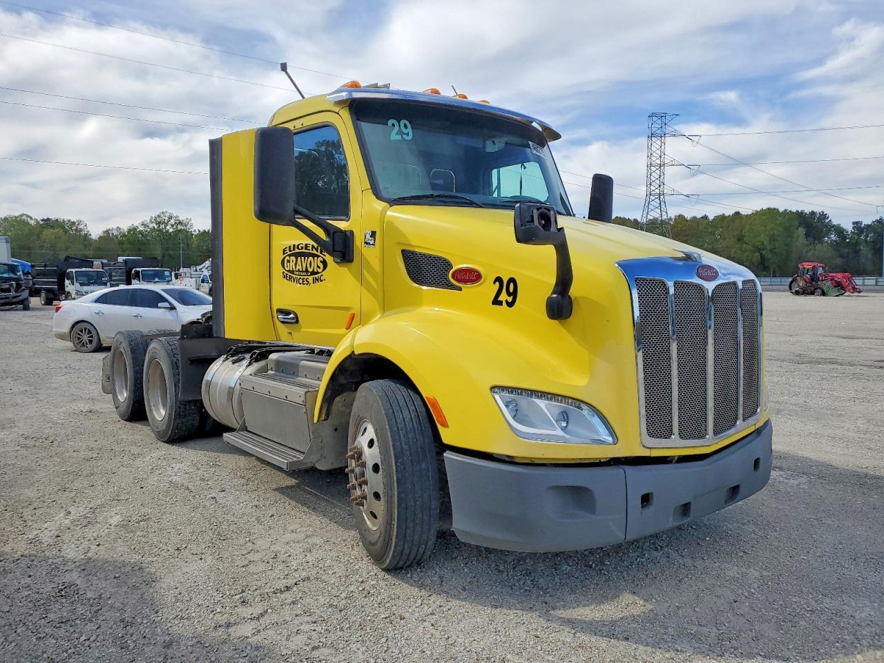 2017 Peterbilt 579 Semi Truck