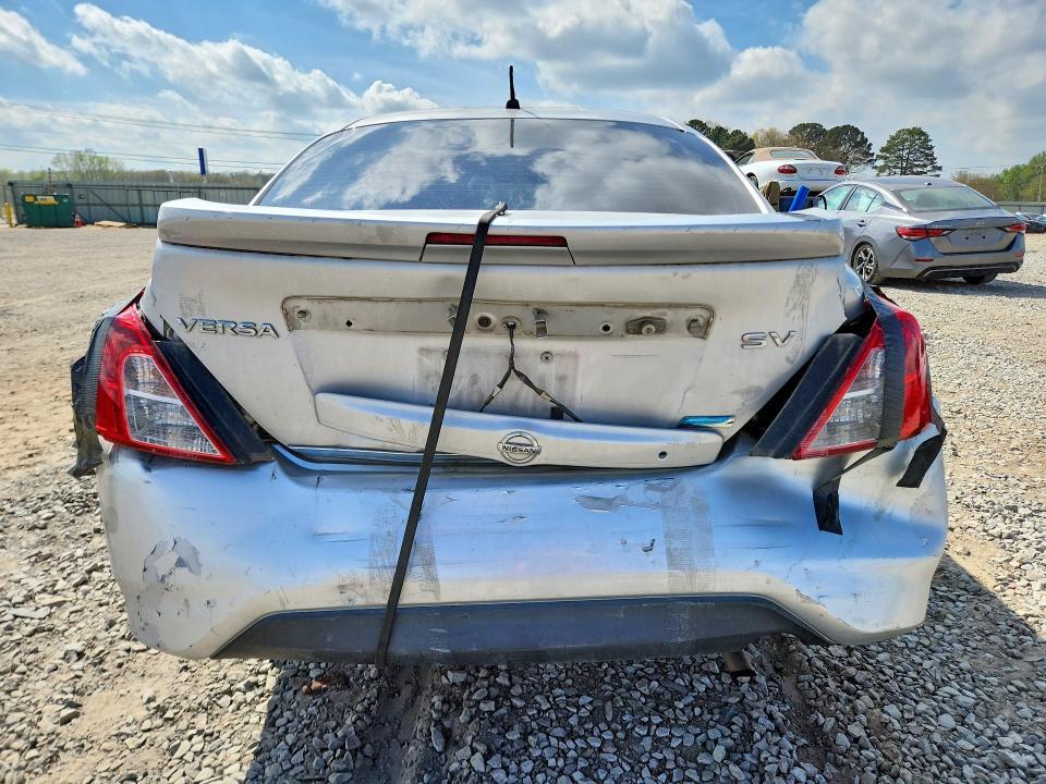 2015 Nissan Versa 1.6 sv