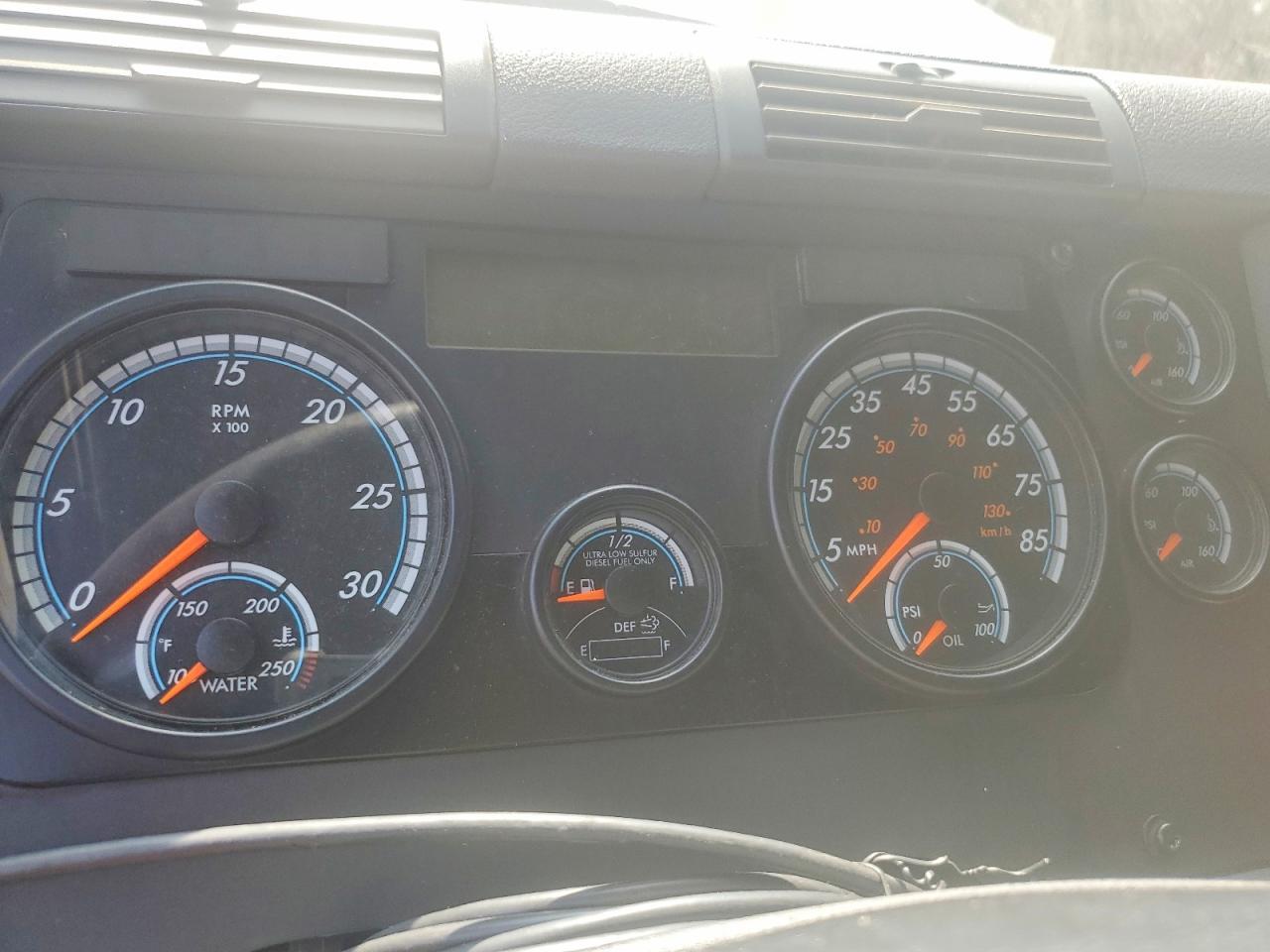 2018 Freightliner Cascadia 125 Semi Truck