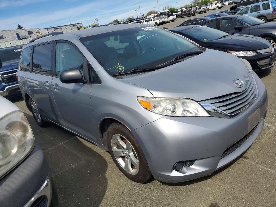 2015 Toyota Sienna le 8-passenger