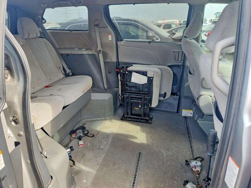 2015 Toyota Sienna le 8-passenger