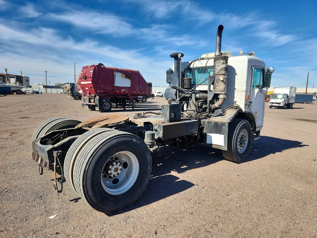 2006 Peterbilt Tractor 2006 Peterbilt 320 Semi Truck