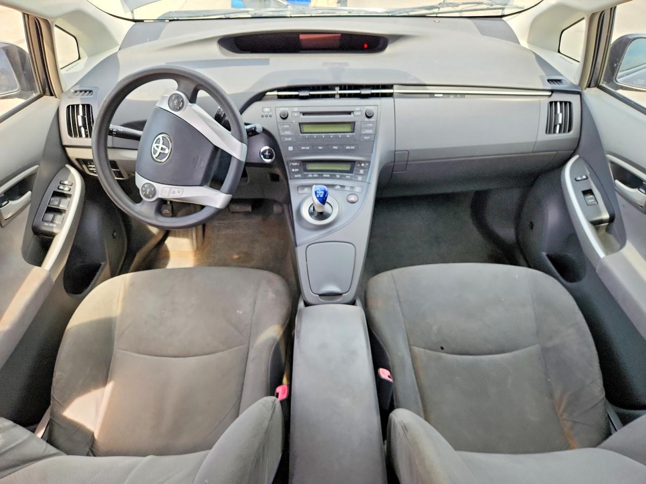 2010 Toyota Prius iii