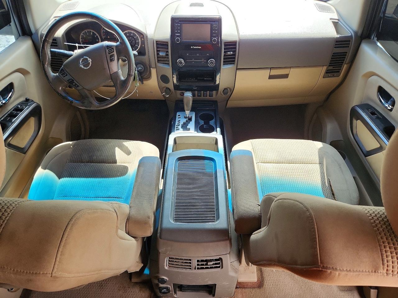 2015 Nissan Titan SV