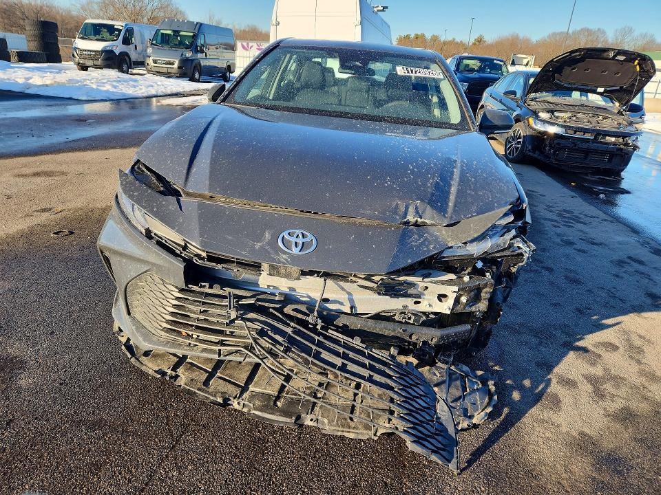 2025 Toyota Camry le