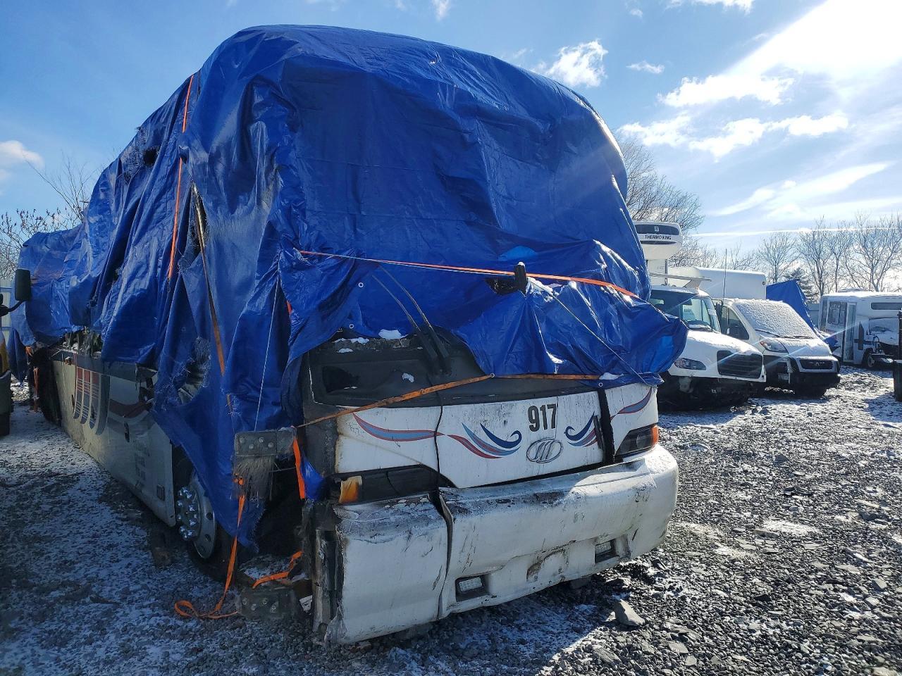 2004 MCI J4500