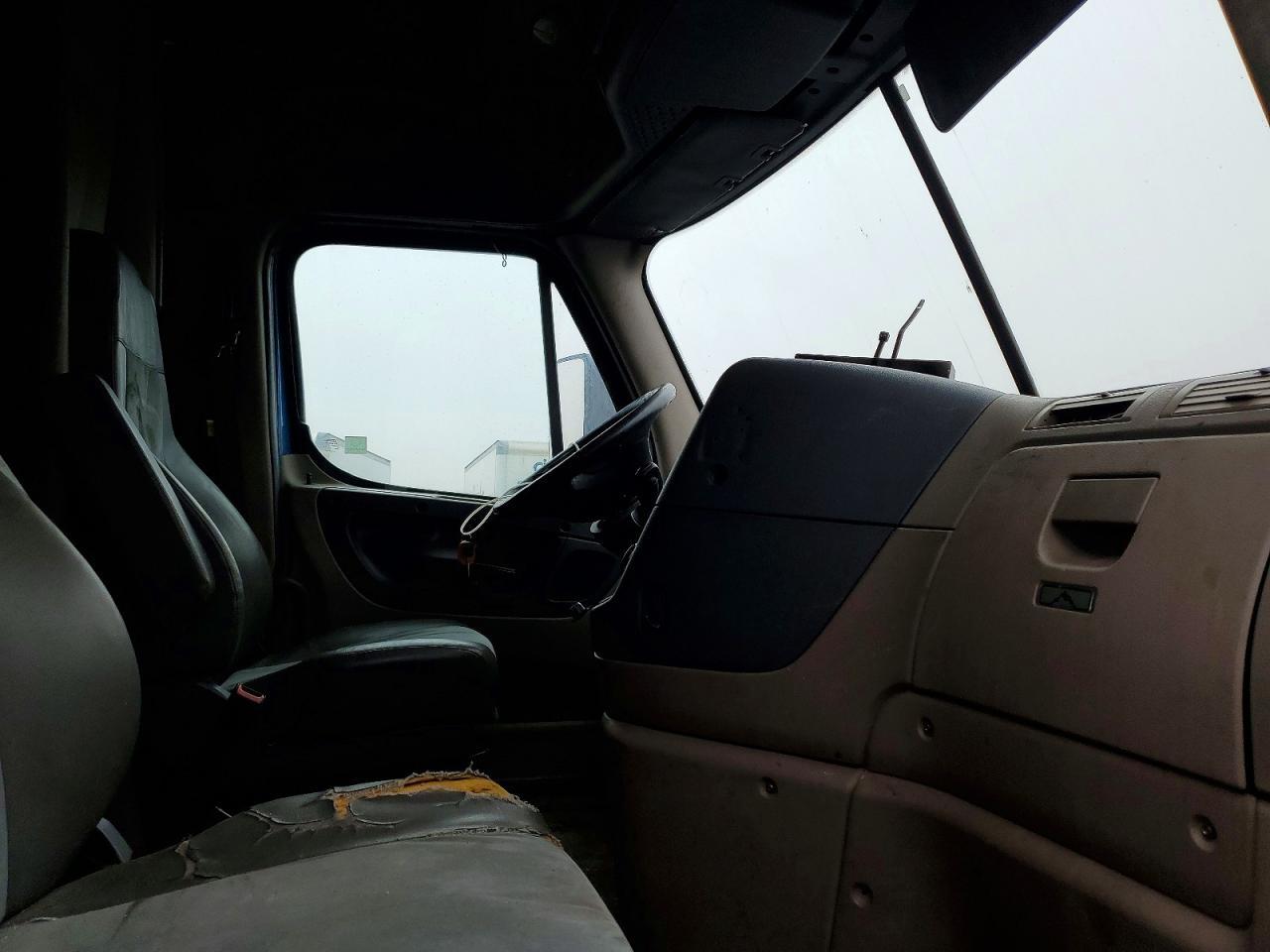 2014 Freightliner Cascadia Semi Truck