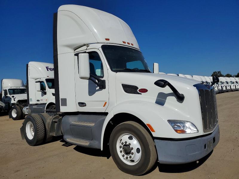 2017 Peterbilt 579-Semi Truck