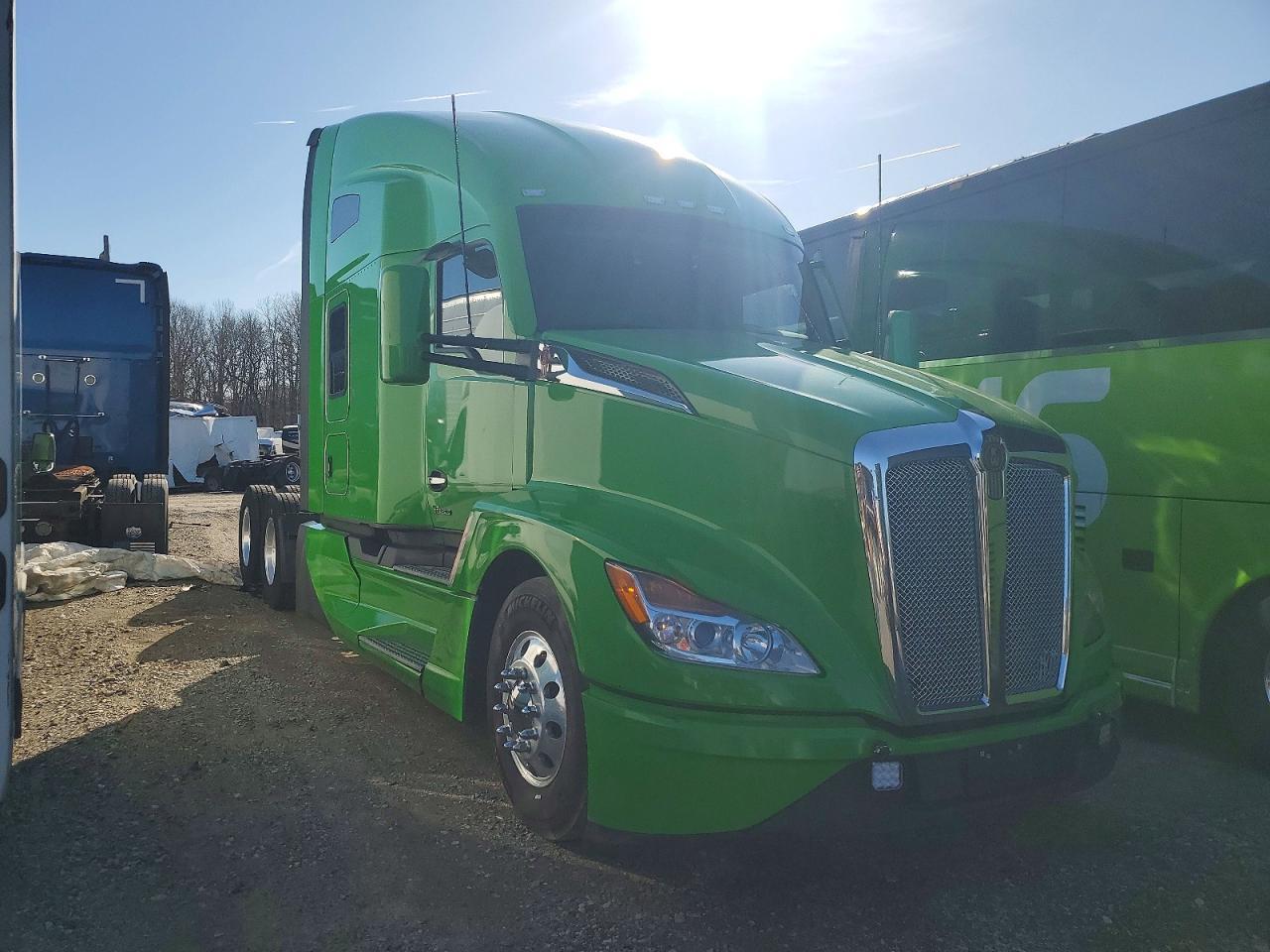 2023 Kenworth T680 Semi Truck