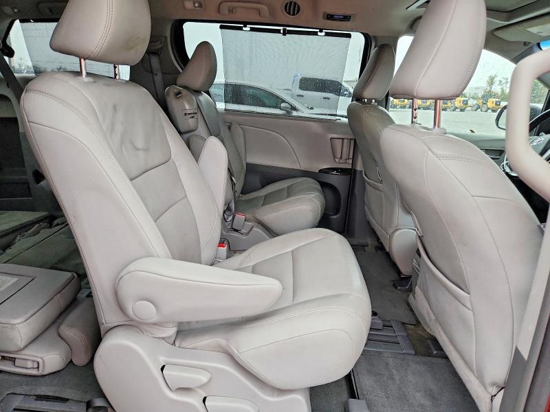 2016 Toyota Sienna xle 8-passenger