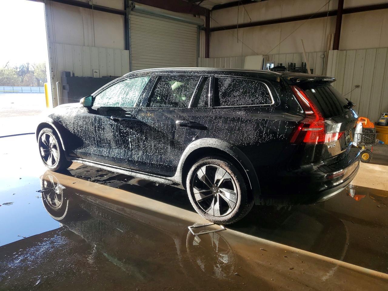 2025 Volvo V60 Cross Country Plus