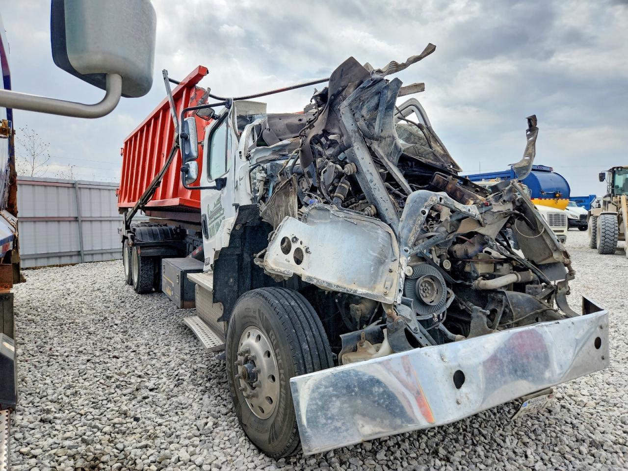 2019 Freigliner 2019 Freightliner 114SD Dump Truck