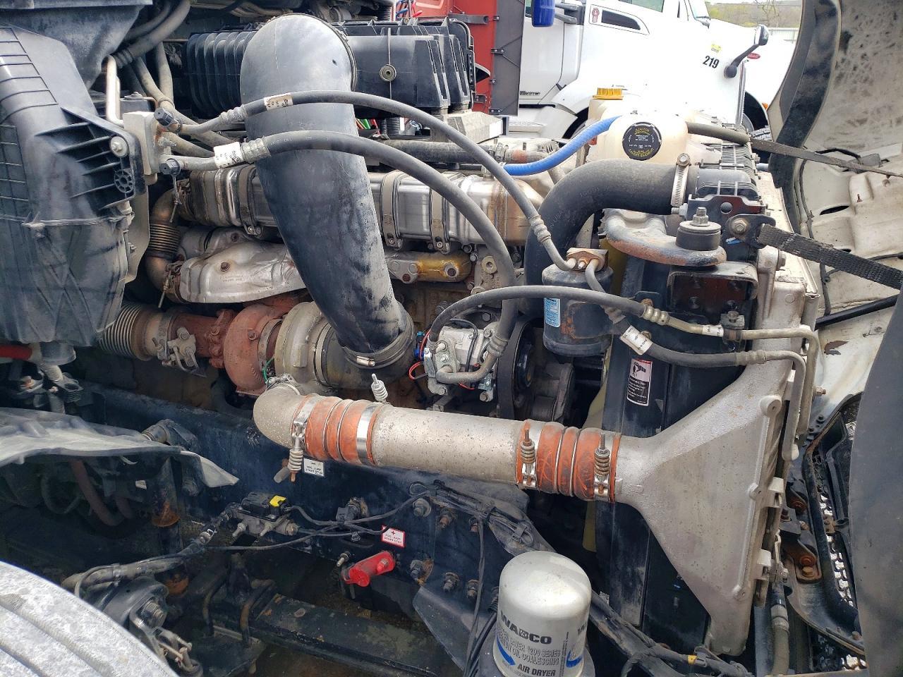 2020 Freigliner 2020 Freightliner Cascadia 126 Semi Truck