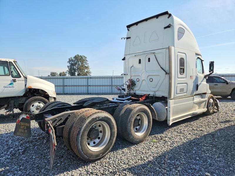 2020 Freightliner Cascadia 126 Semi Truck