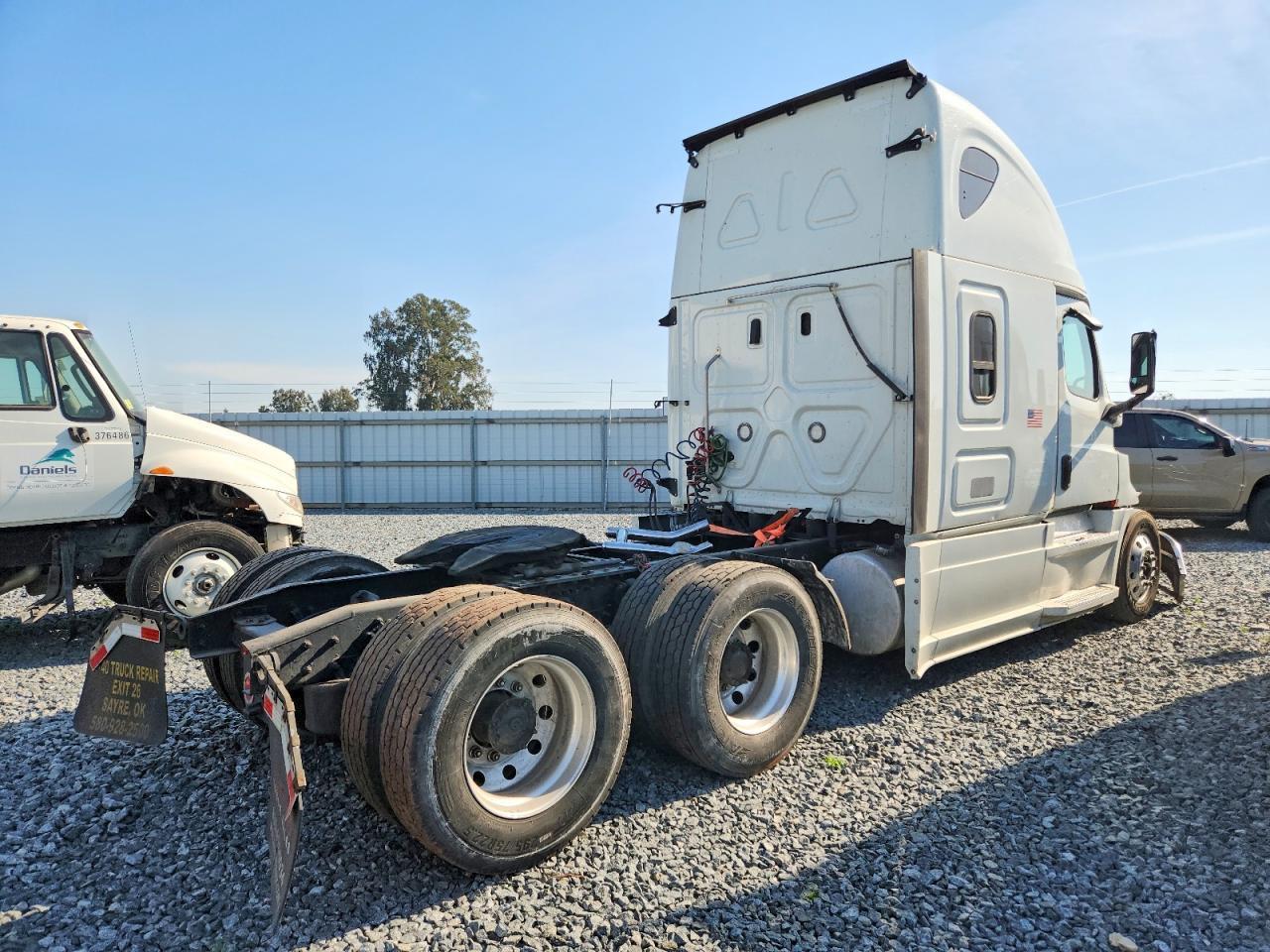 2020 Freightliner Cascadia 126 Semi Truck