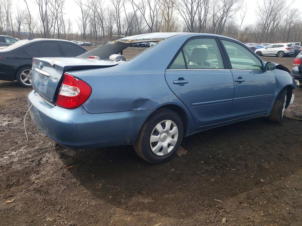 2004 Toyota Camry le