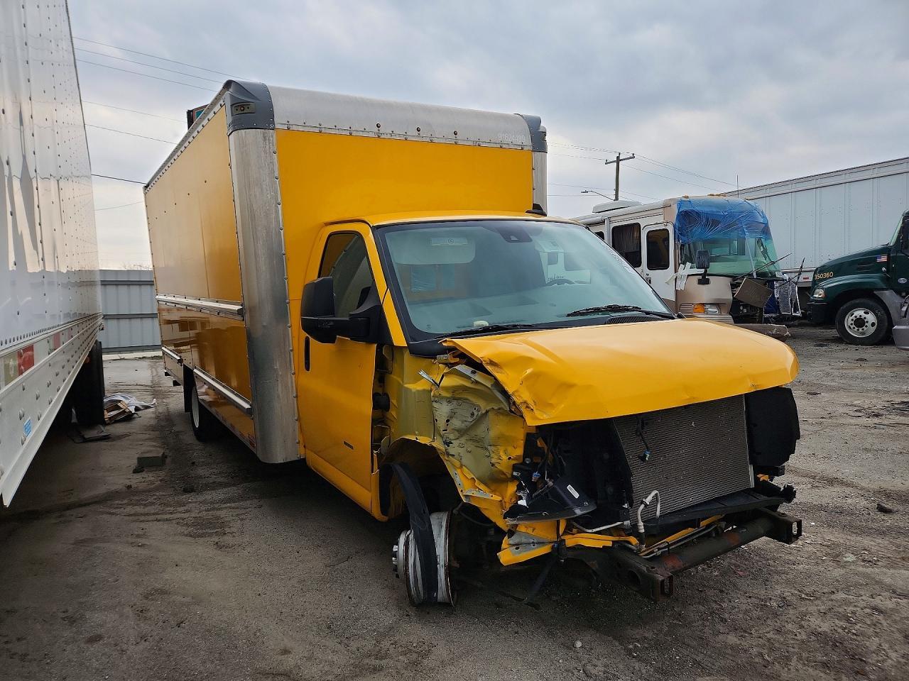 2022 GMC Savana BOX Truck