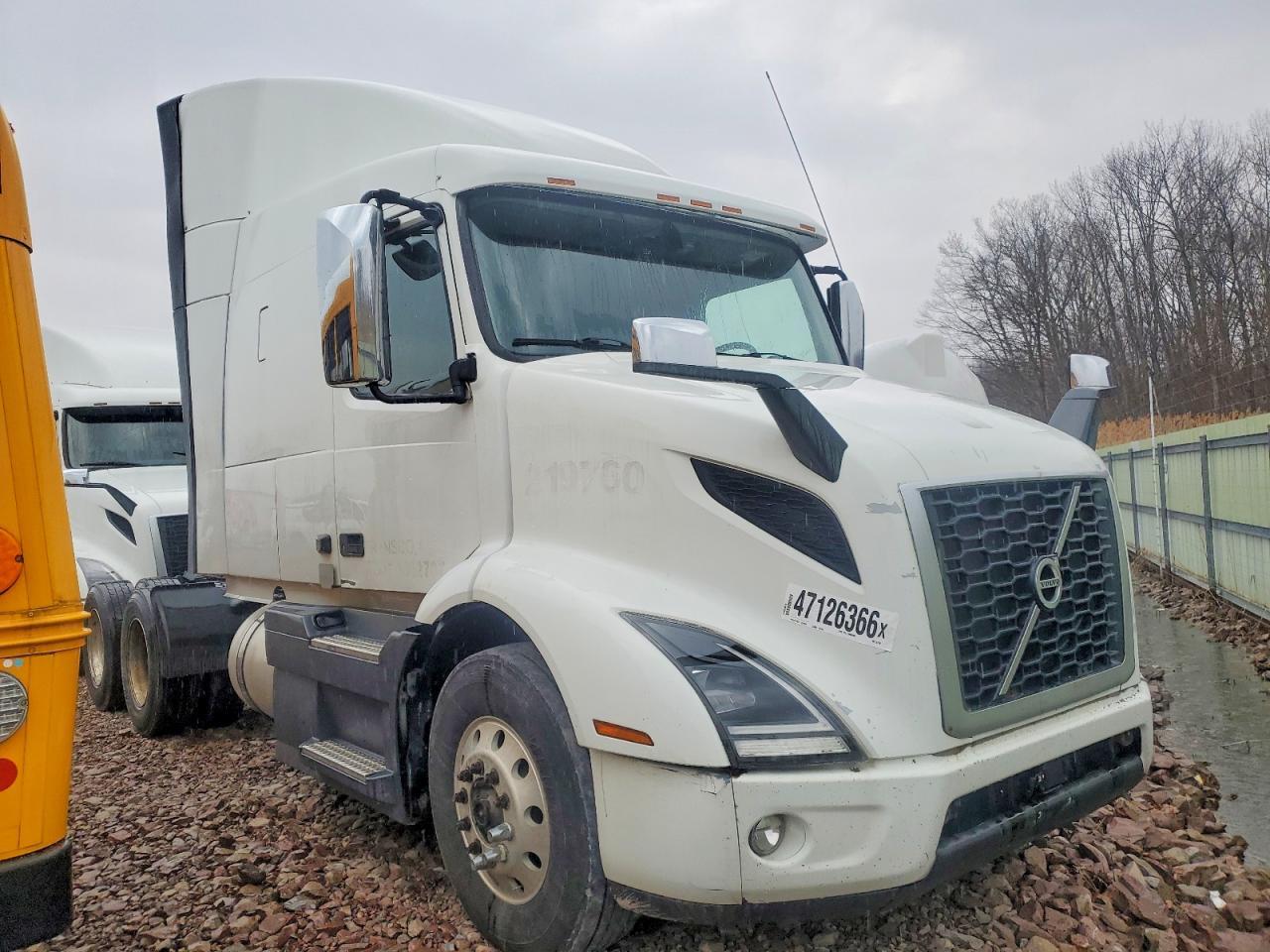 2020 Volvo VNR Semi Truck