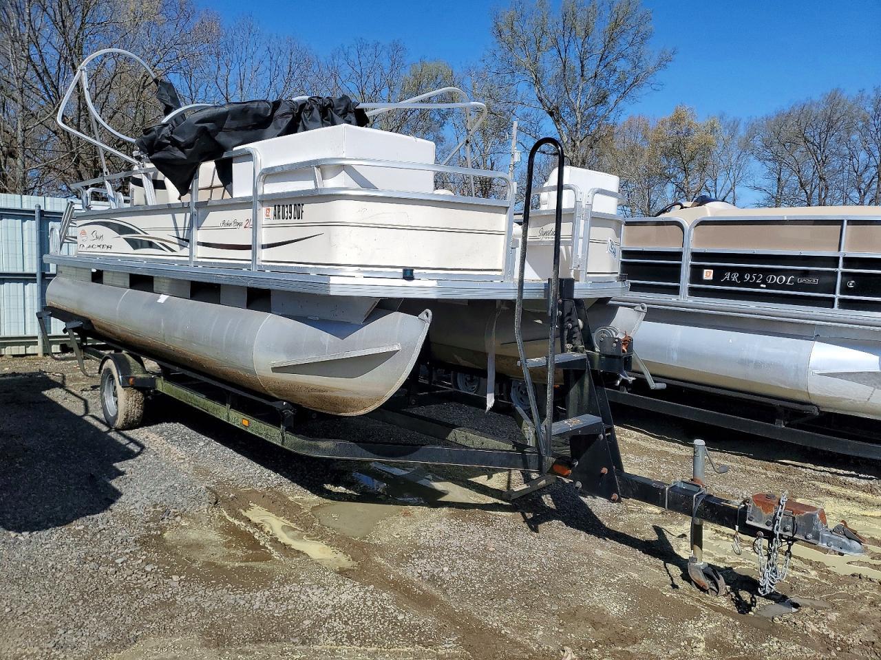 2005 Sun Tracker Boat-Boat