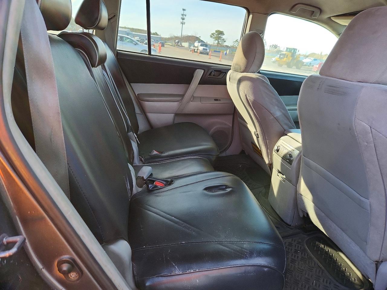 2012 Toyota Highlander Base