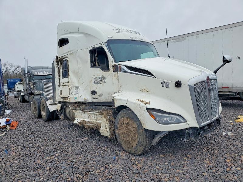 2023 Kenworth T680 Semi Truck