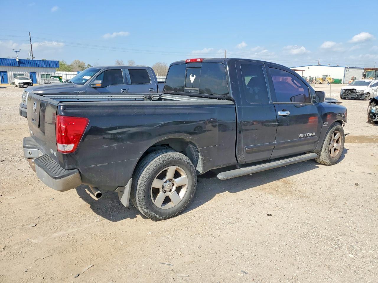 2005 Niss Titan XE