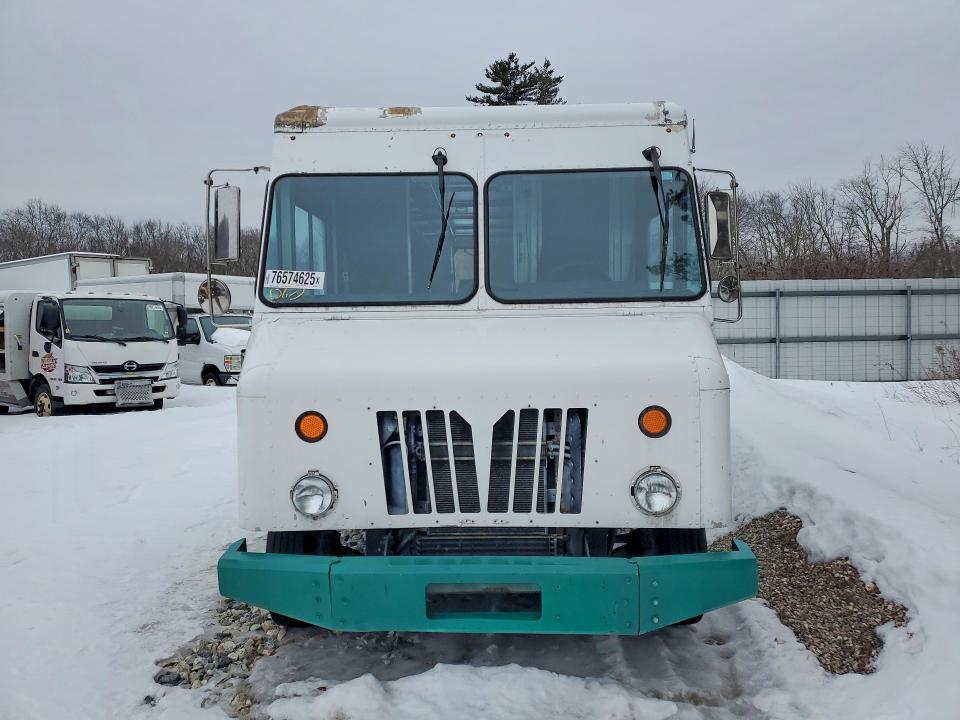 2015 Freightliner MT 45G Chassis Delivery Truck