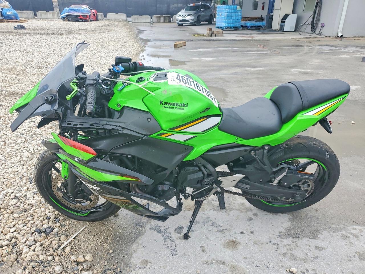 2025 Kawasaki EX650 P