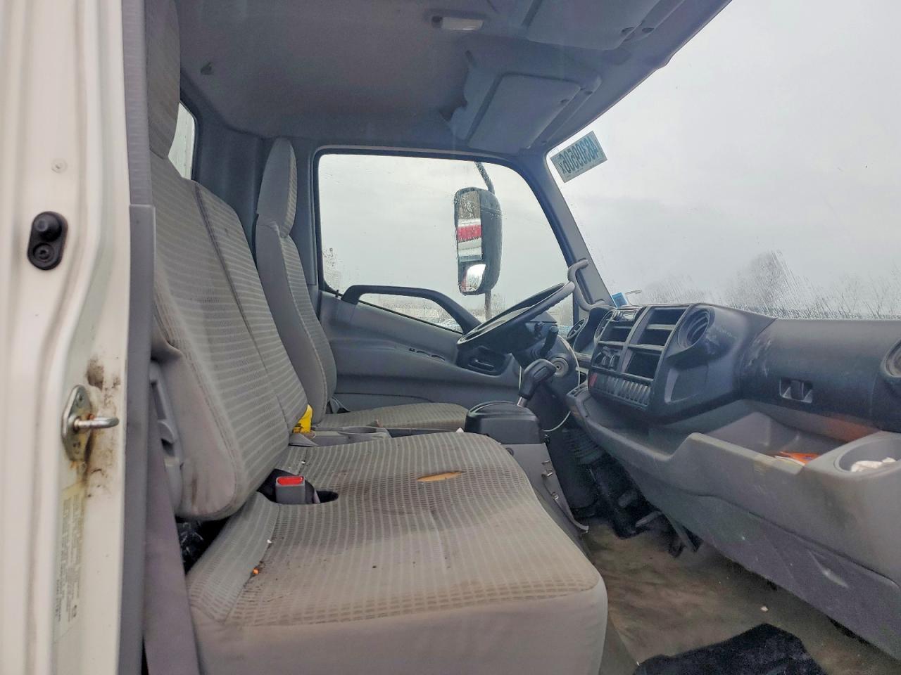 2015 Hino 195 BOX Truck