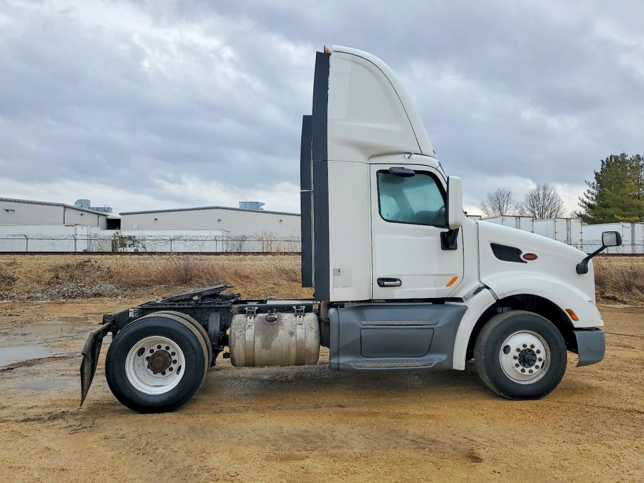 2016 Peterbilt 579 Semi Truck