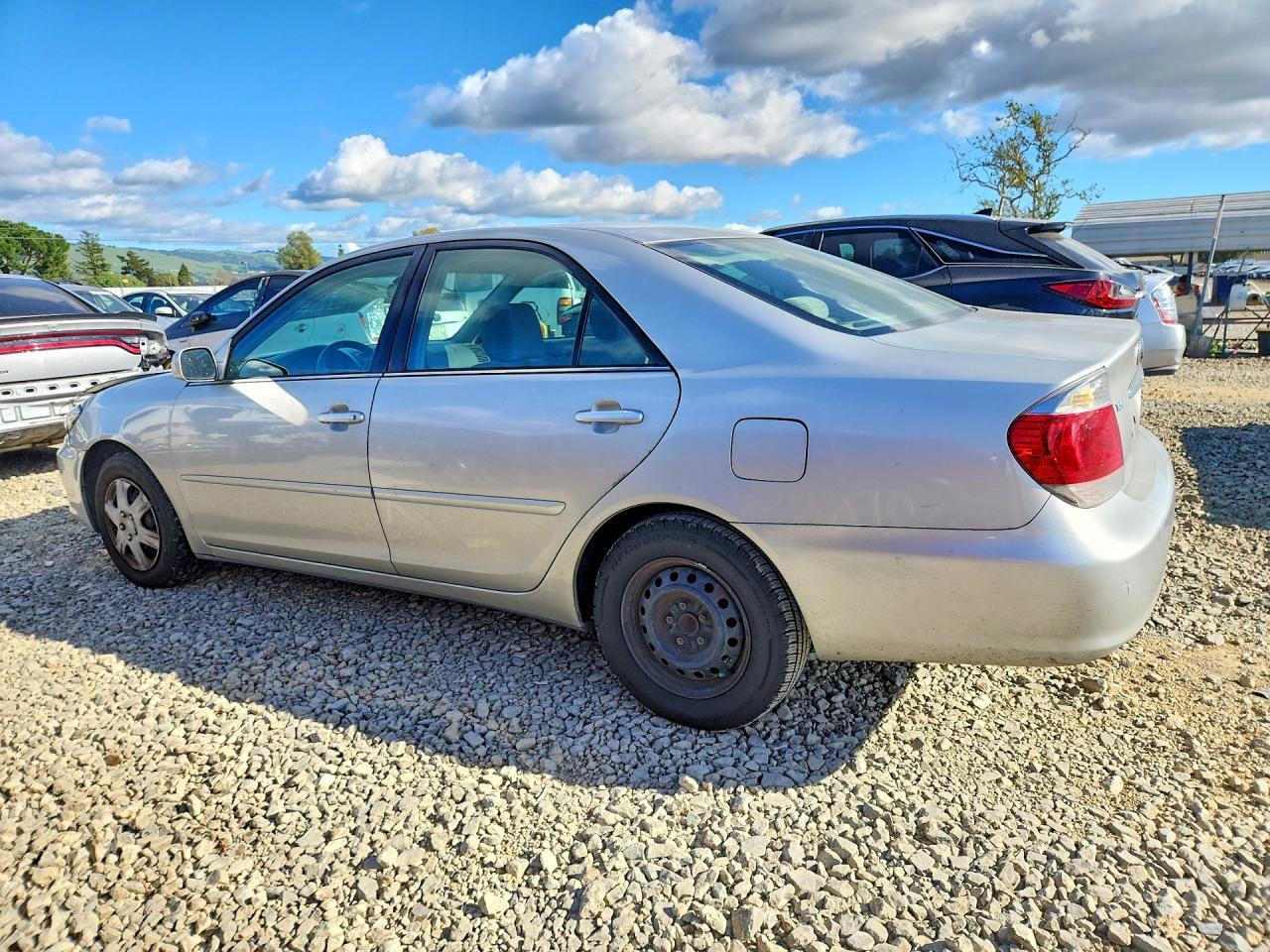 2005 Toyota Camry le